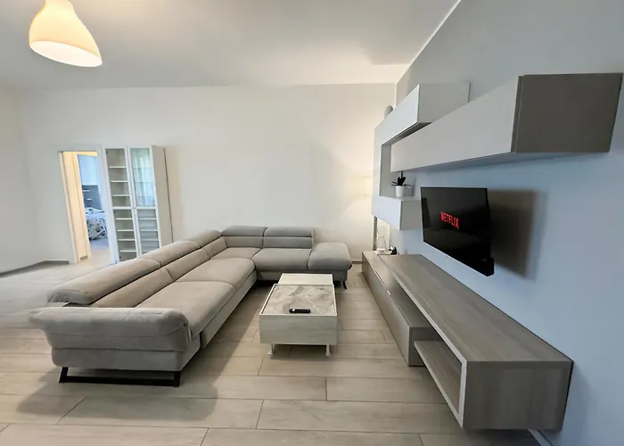 Patrizia - In Centro A Διαμέρισμα Μόντενα